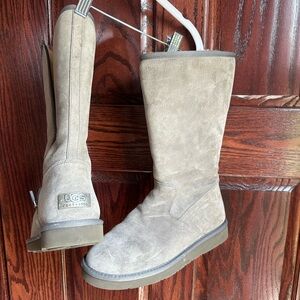 UGG Classic Gray Winter Boots